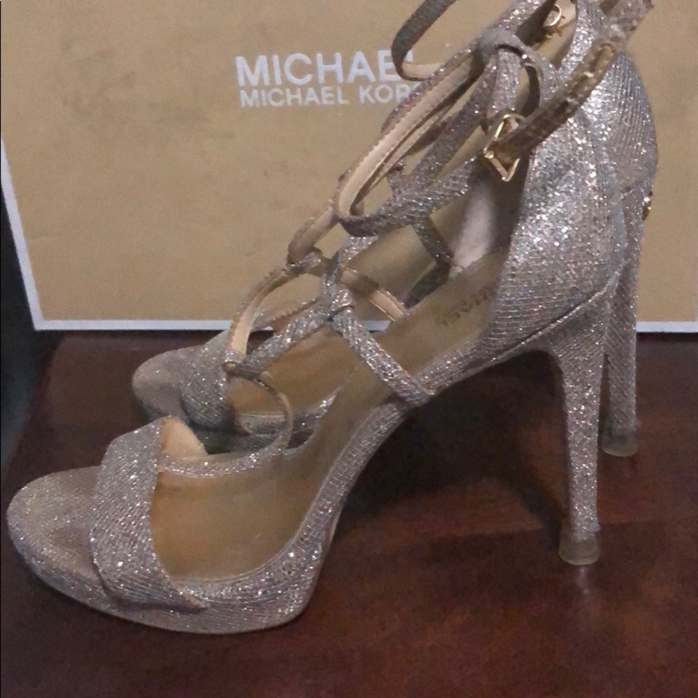 Simone Sandal - Picture 2 of 5